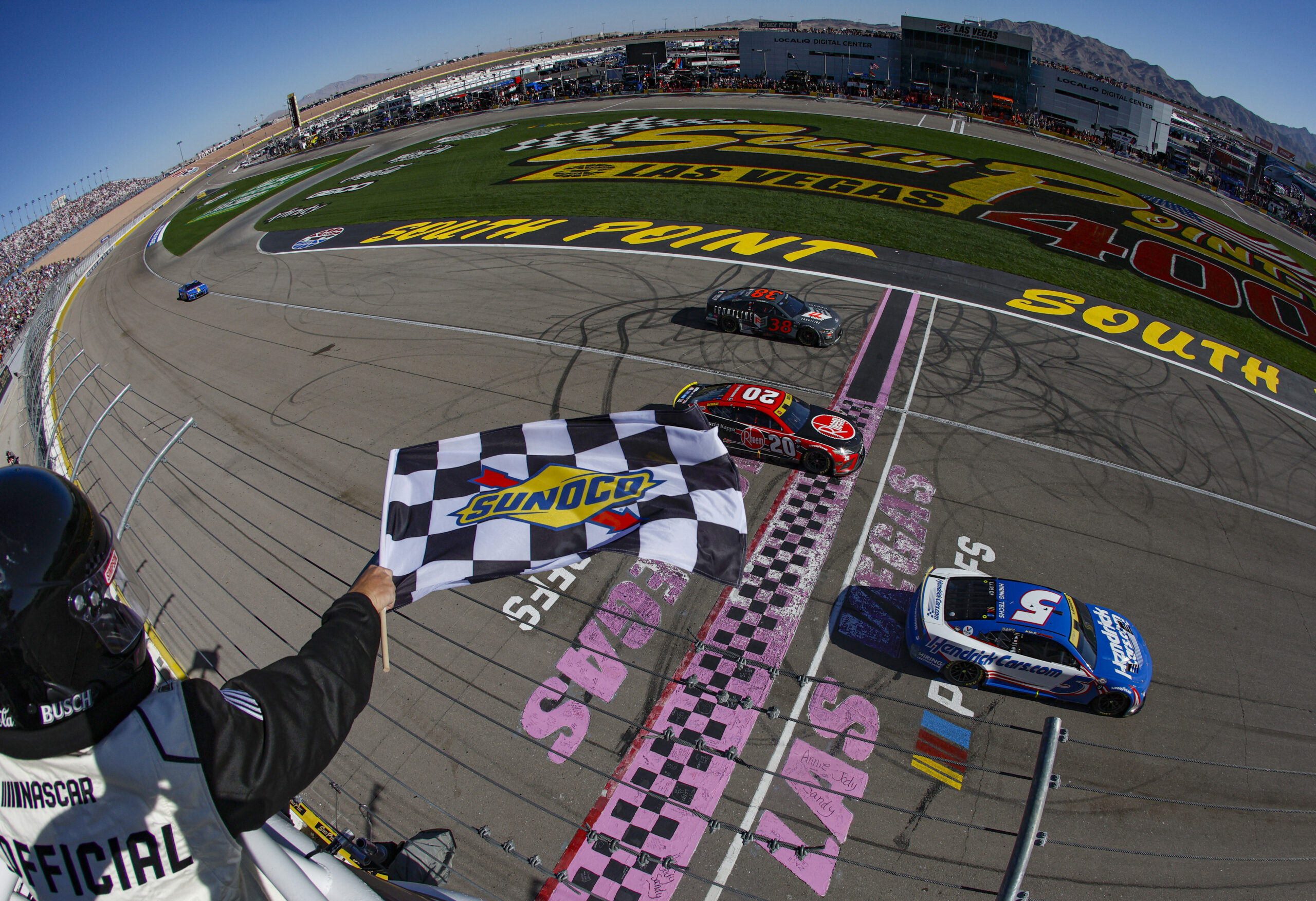 Kyle Larson takes the checkered flag at Las Vegas motor Speedway. (Photo Credit: Sean Gardner | Getty Images)