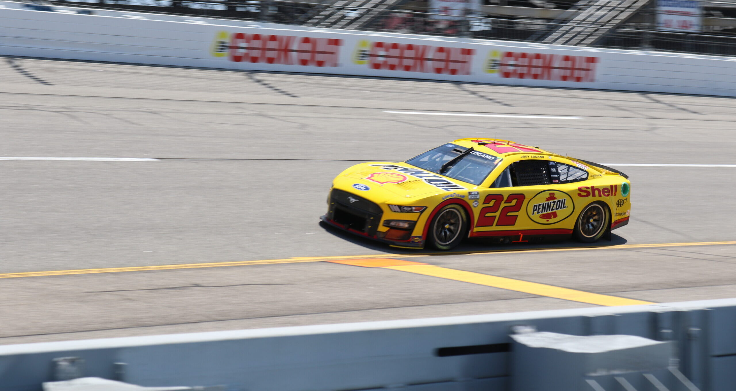 Joey Logano running at Richmond 2023