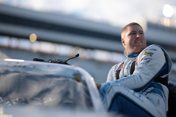 Autotrade EchoPark Automotive 400 - Austin Hill