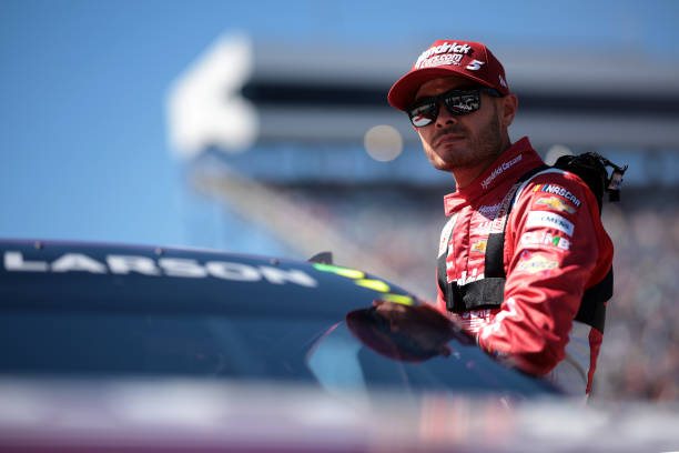 Autotrade EchoPark Automotive 400 - Kyle Larson
