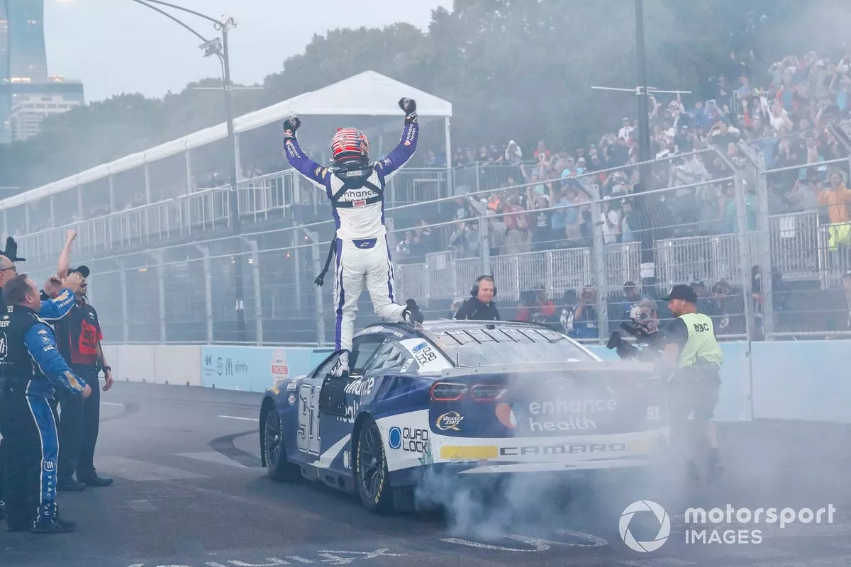 Shane van Gisbergen wins in his NASCAR Cup Series debut at the Chicago Street Race.