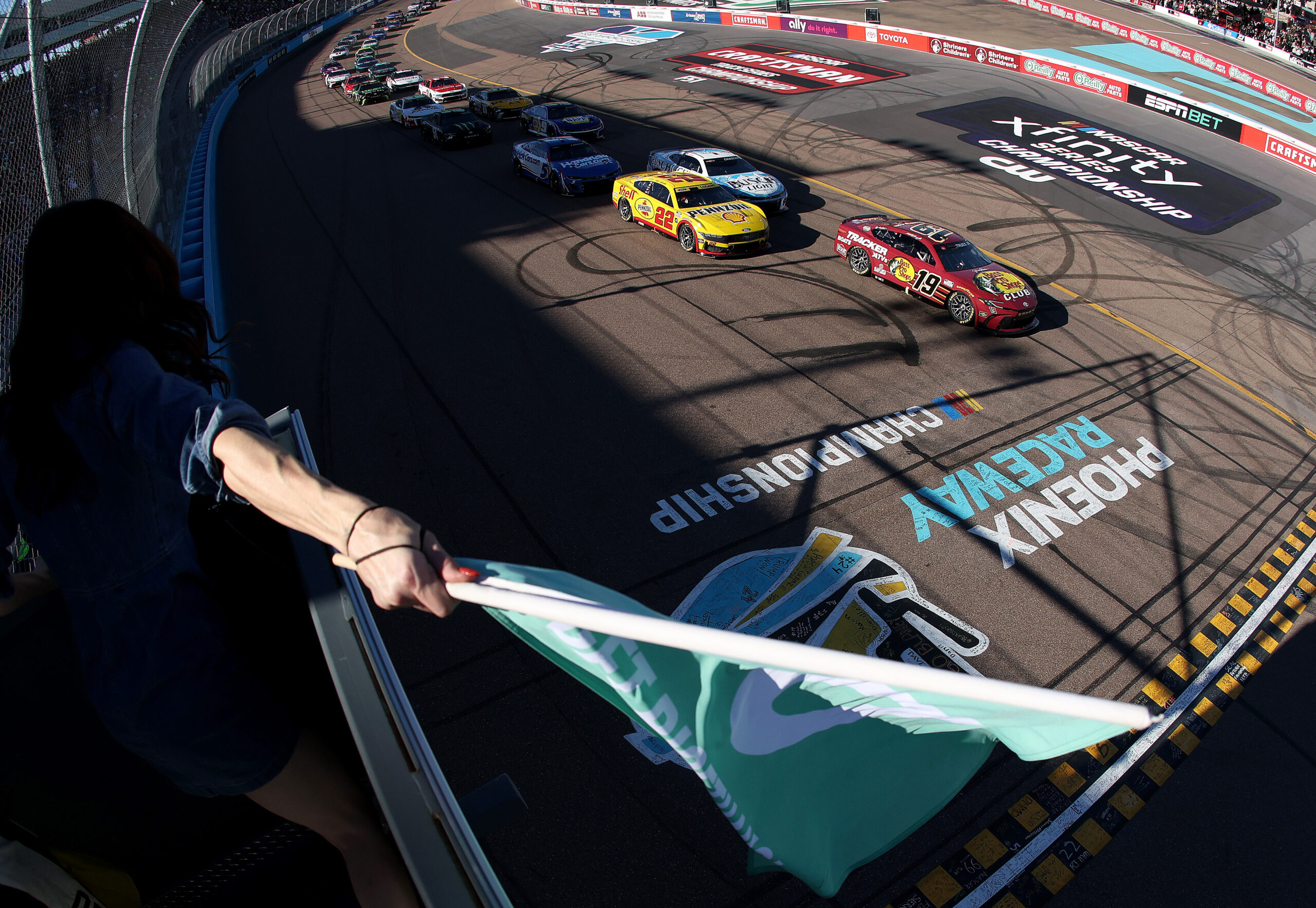 Green flag at Phoenix Raceway for the NASCAR Cup Series