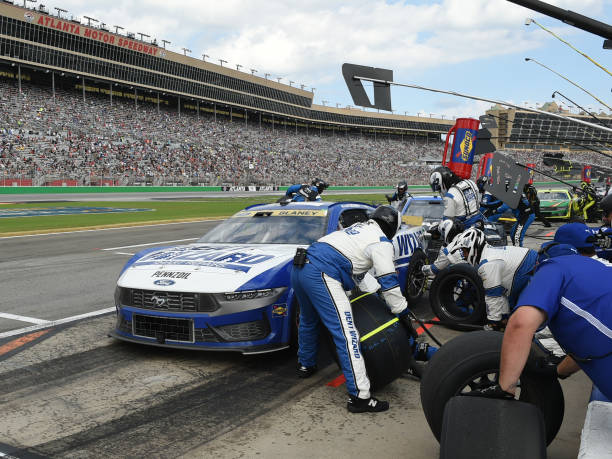 Days to Daytona: Team Penske #12 - Pit Crew