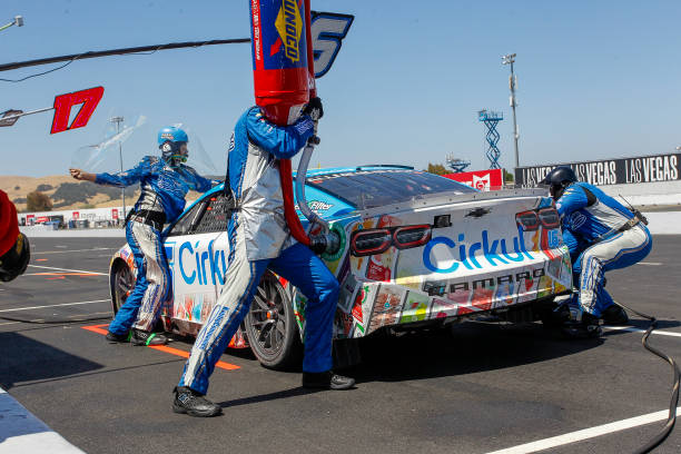 Days to Daytona: Kaulig Racing #16 - Team