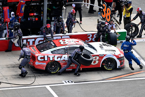 Front Row Motorsports #38 - Team