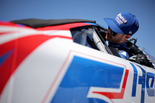 Watch: Spring Las Vegas - Larson