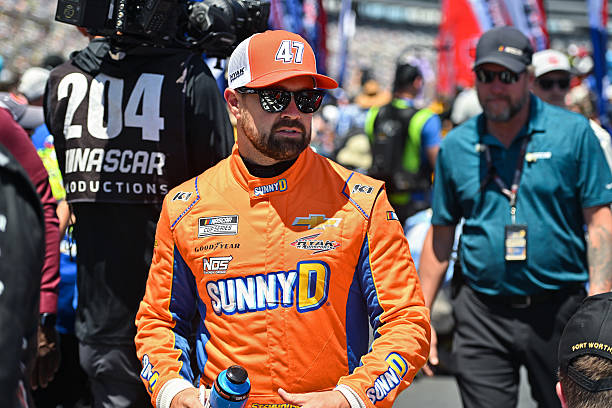 2026 Season Preview: Hyak Motorsports- Stenhouse